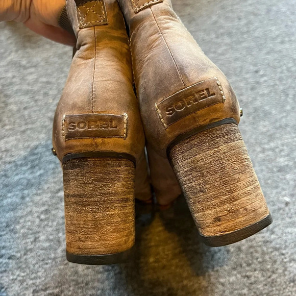 Sorel Addington Boots, size 39 - Picture 5 of 8